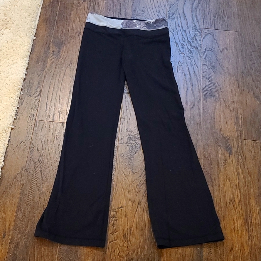 Lululemon size 6